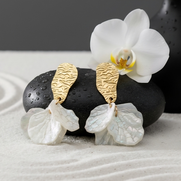 Iridescent Resin Petal Statement Earrings Gold Plated Hammered Top Boho Chic - Picture 12 of 12